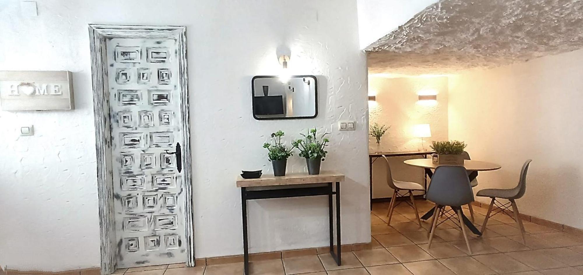 Casa Cueva Candelaria - *